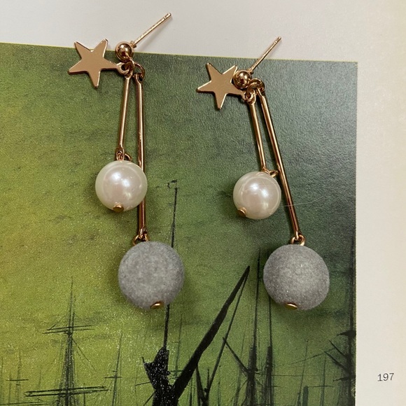 Star Pearl Statement Cute Earrings - Picture 3 of 6